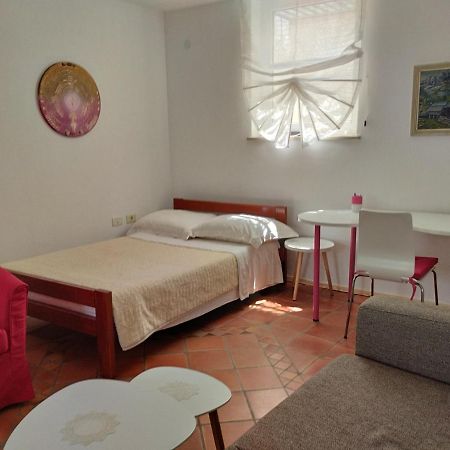 Apartma Oljka Pomjan Šmarje Dış mekan fotoğraf
